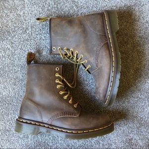 Doc Marten 1450 brown booties